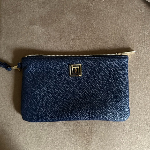 Liz Claiborne Navy wristlet - Picture 2 of 3